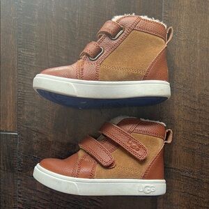 UGG Brown Boots with Fluffy Lining and Rubber Sole